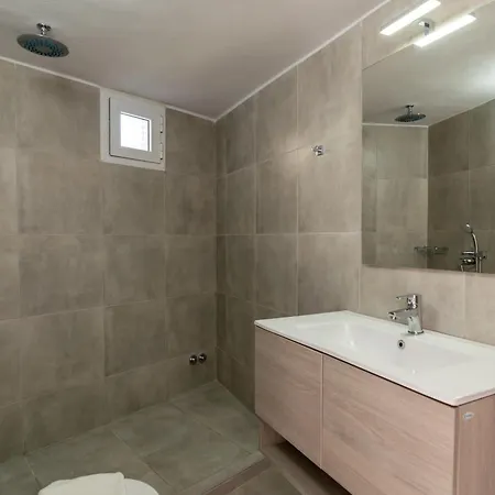 夏日公寓 * Provatas