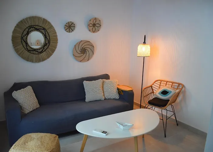 アパート Summer Provatas