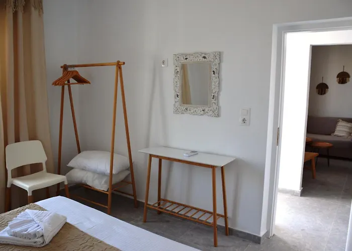 アパート Summer Provatas